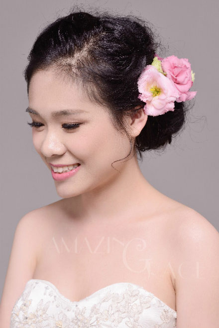2013新娘鲜花造型 打造最完美的时尚新娘妆