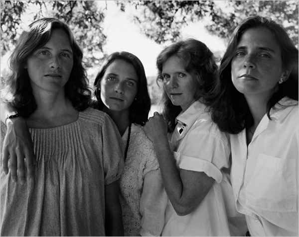 Nicolas Nixon摄影作品：四姐妹的36年