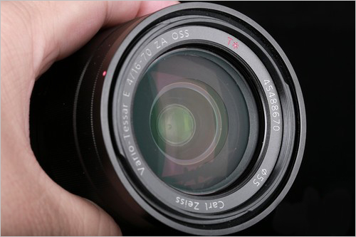 索尼E 16-70mm f/4 ZA镜头细节外观