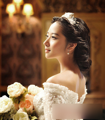 韩式新娘发型展现独特优雅魅力