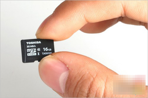 16GB版本的东芝高速micro SD卡