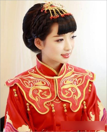 中式新娘盘发发型 塑造端庄典雅形象