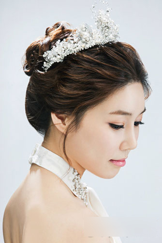 韩式新娘盘发做美的自己