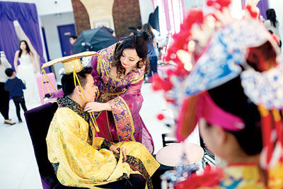 美国华人流行婚前拍婚纱照