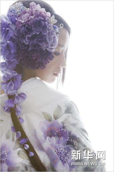 吴羽英树拍摄的由桂由美设计的改良婚礼和服