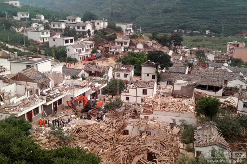 8月3日，地震过后的废墟。