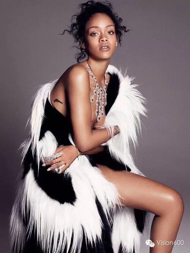 美版《ELLE》12月刊写真：性感无邪的Rihanna