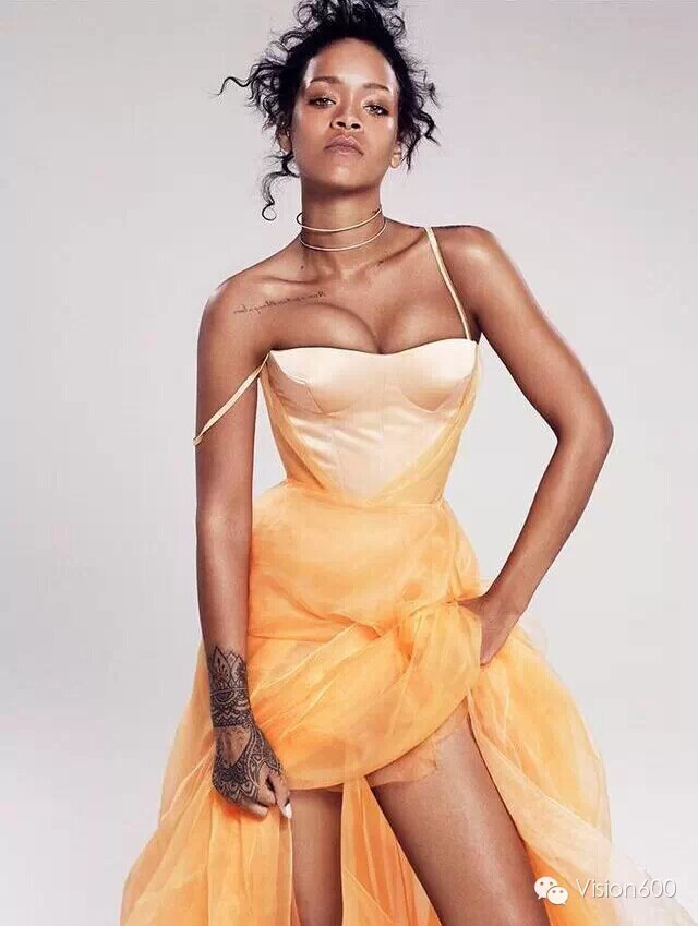 美版《ELLE》12月刊写真：性感无邪的Rihanna