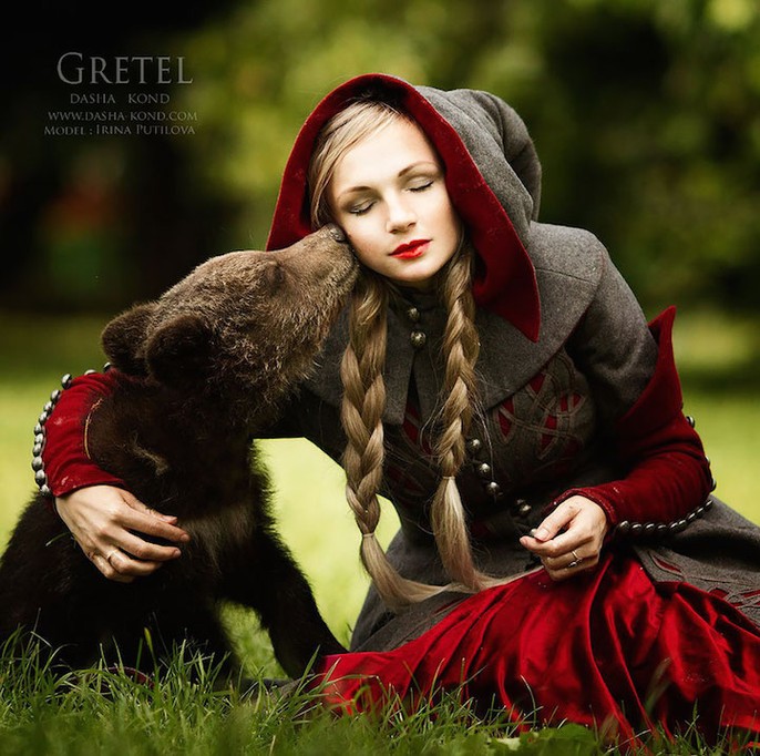 俄罗斯版美女与野兽创意人像写真