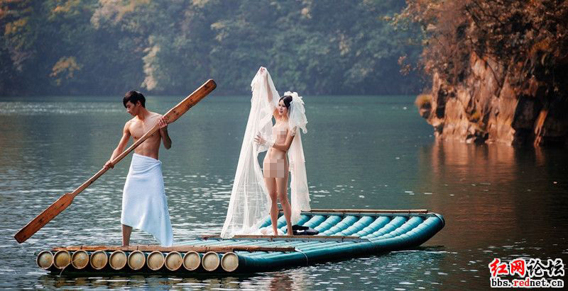 情侣在张家界拍大尺度裸体婚纱照