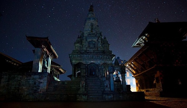摄影师地震前用镜头定格曾经的婚纱照**尼泊尔