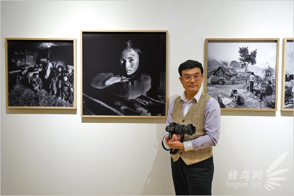 中国摄影家李泛在索尼SWPA英国伦敦影展现场