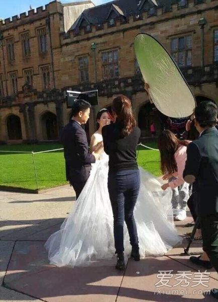 刘强东和奶茶妹妹悉尼拍婚纱照