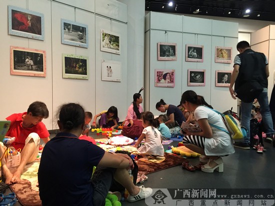 南宁"六一"儿童节举办中国儿童摄影照片展