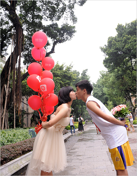 广州10对高中毕业生情侣拍婚纱照