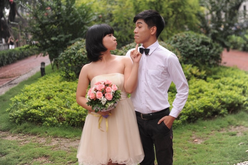 广州10对高中毕业生情侣拍婚纱照