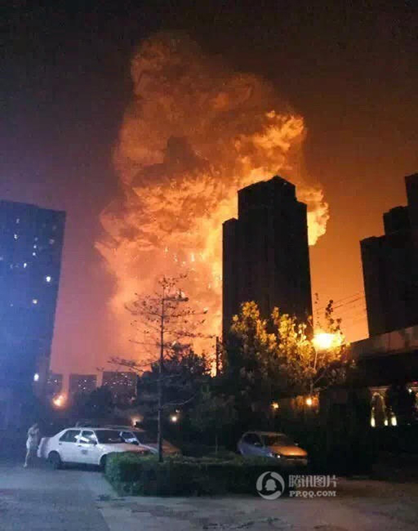 天津港昨夜爆炸已致400余人伤亡