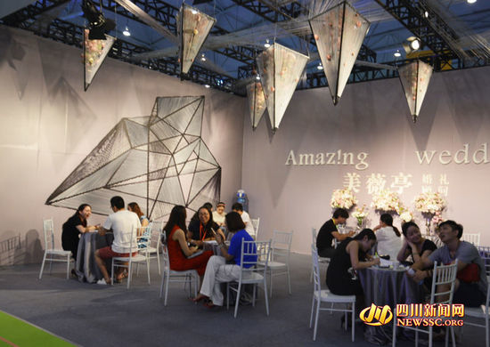 第十五届成都博会在世纪城新会展中心浪漫开启