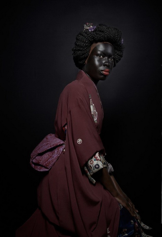 摄影师以“黑艺妓” 现代艺术颠覆传统文化