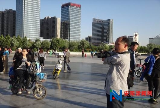 “无手摄影师”李广瑞：用镜头记录残疾人生活