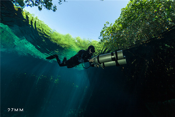 深海恐惧症慎入 摄影师拍摄人与深海惊人影像