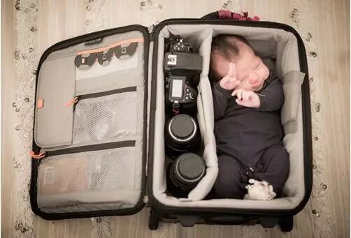 最新影楼资讯新闻-摄影包做道具 让宝宝找到安全感的摄影方法
