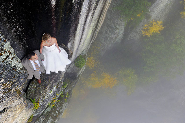 350米悬崖上的婚纱照