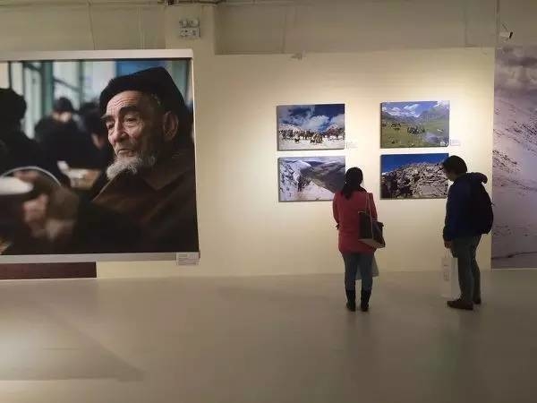 《中国少数民族摄影师获奖作品展》策展人专访