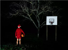 最新影楼资讯新闻-意大利摄影师跟拍圣诞老人日常 画风不要太孤独