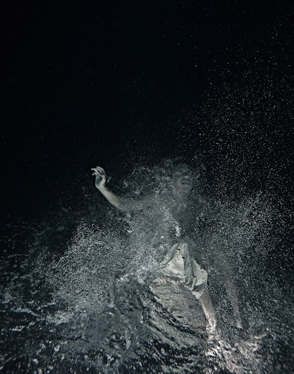 日本自由女摄影师Tomohide Ikeya的水下人像摄影作品