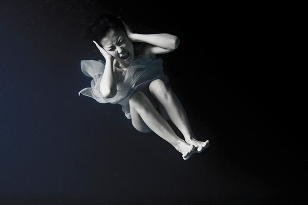 日本自由女摄影师Tomohide Ikeya的水下人像摄影作品