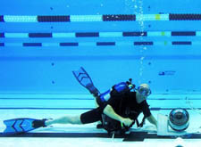 最新影楼资讯新闻-揭秘泳池底摄影师是如何拍摄运动员的