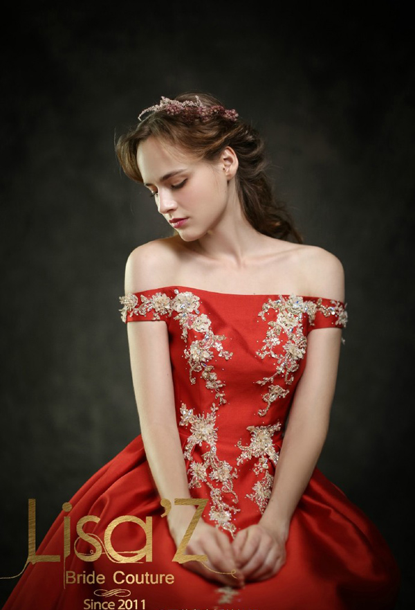 奢华时尚的红色新娘礼服 展现高端品位