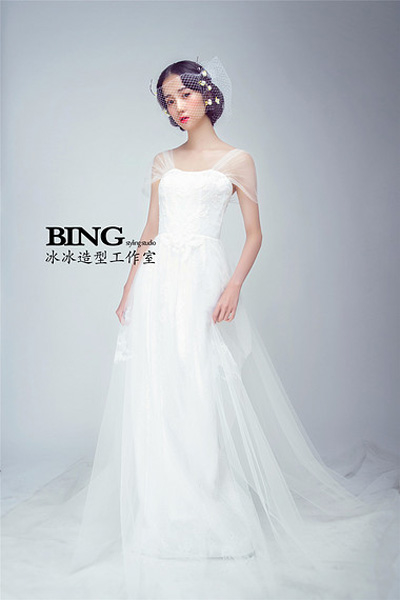 白色系造型 让新娘透着灵雅的纯净感