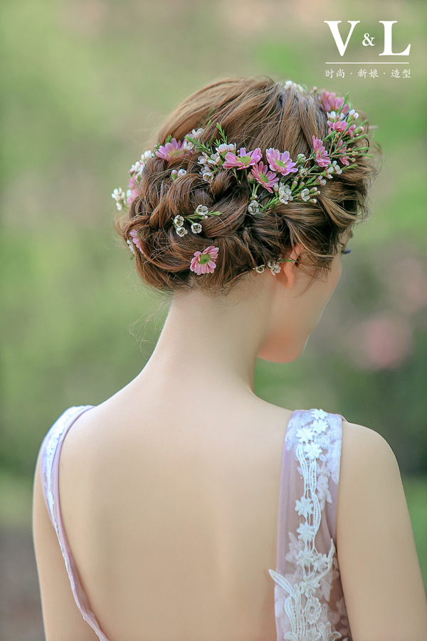 新娘花朵发饰 彰显清新唯美造型