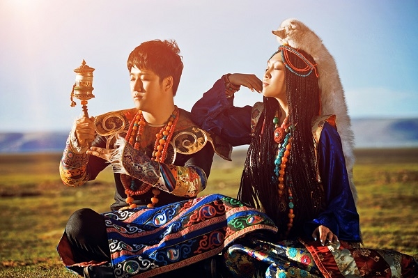 西藏式婚纱照受年轻人青睐 拍摄*低4000元起