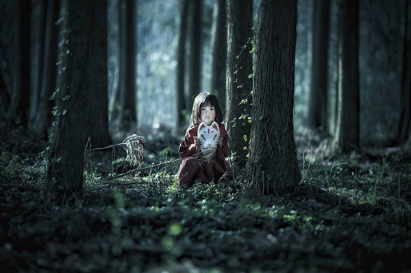 日本摄影师渡辺靖久 以狐狸面具为题的奇幻物语儿童摄影