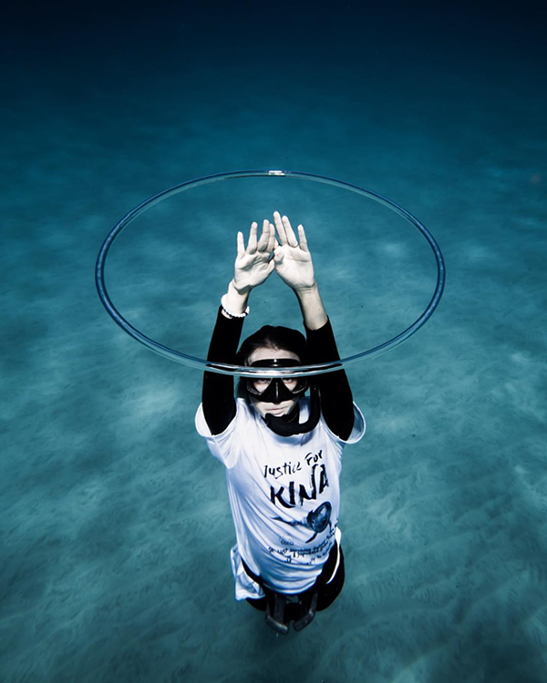 夏威夷摄影师捕捉水中超现实主义与浪漫风人像