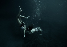 最新影楼资讯新闻-夏威夷摄影师捕捉水中超现实主义与浪漫风人像