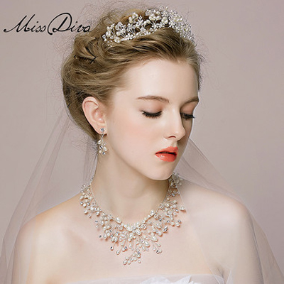 精致细腻的手工珠钻婚饰 打造出璀璨系列冰雪感新娘造型