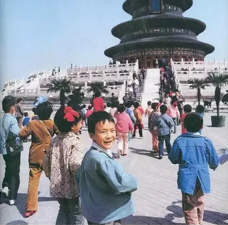 日本摄影师眼中三十多年前 80年代中国的孩子