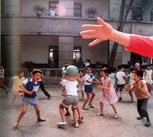 日本摄影师眼中三十多年前 80年代中国的孩子