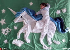 创意宝宝摄影 床单上的夜行骑士