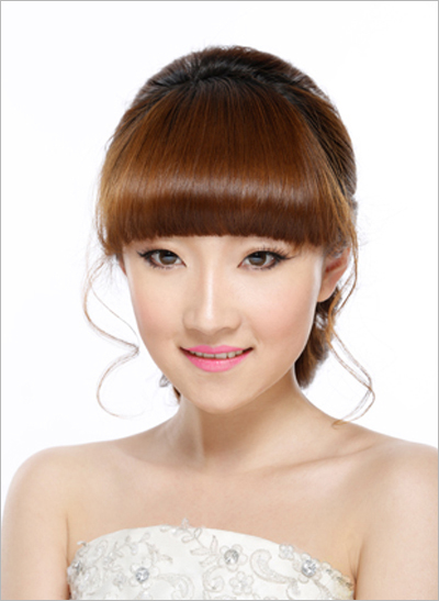 齐刘海新娘发型扎法步骤 打造青春甜美新形象