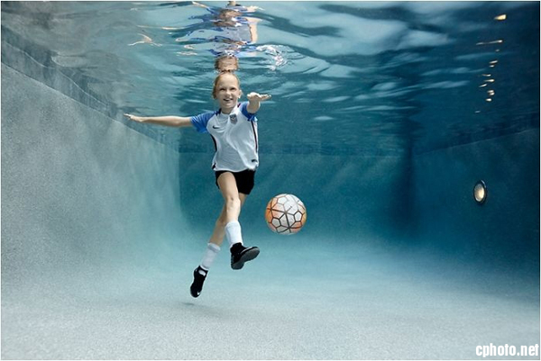 未来的竞技之星 精彩的儿童水下运动摄影