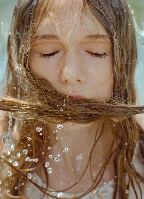 当女人与水碰撞 乌克兰摄影师镜头中的水花肖像
