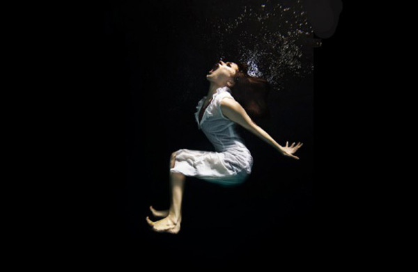 日本知名摄影师Tomohide Ikeya水下摄影作品 《呼吸》