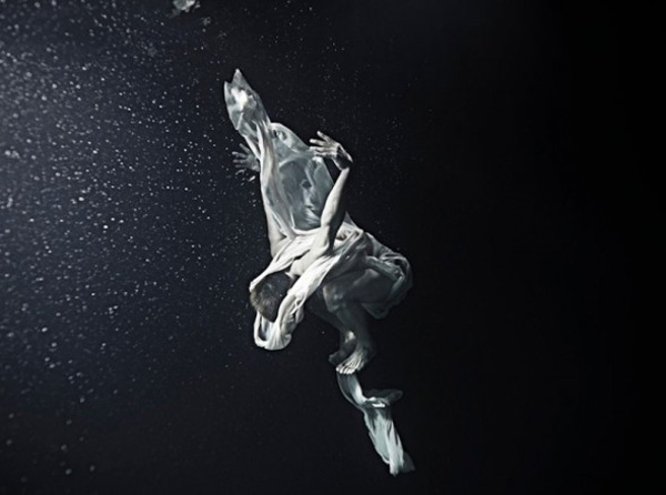 日本知名摄影师Tomohide Ikeya水下摄影作品 《呼吸》