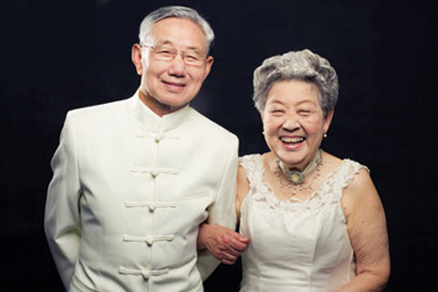 白发老人拍婚照，讲述婚纱照背后的故事