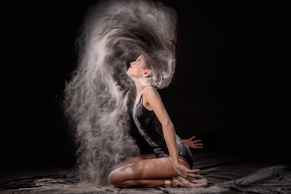 面粉与芭蕾的结合 摄影师镜头中都市天鹅演绎芭蕾梦想